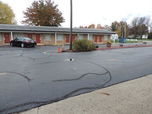 Economy Inn Taylorville Exterior photo