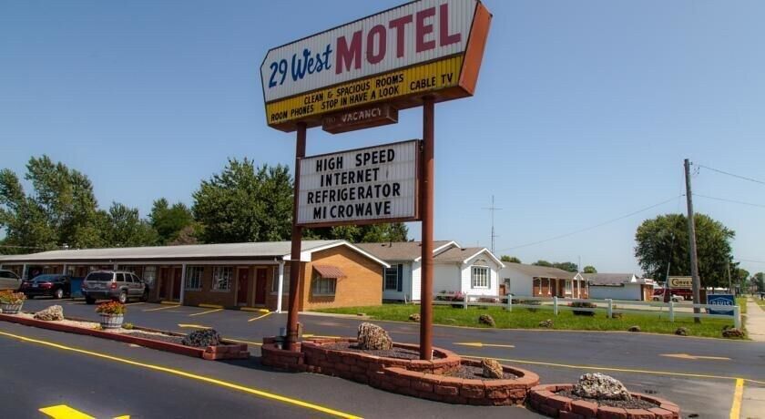 Economy Inn Taylorville Exterior photo